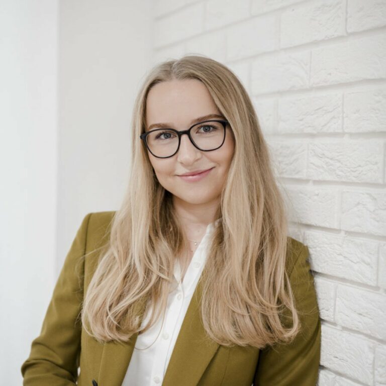 Miriam blitzt Miriam Mehlman Fotografie Portrait