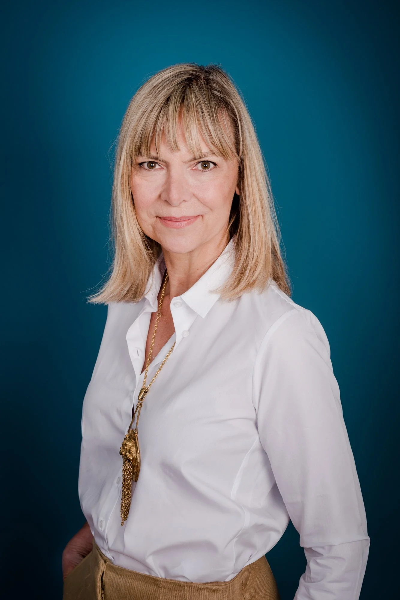 Miriam blitzt Miriam Mehlman Fotografie Business Portrait