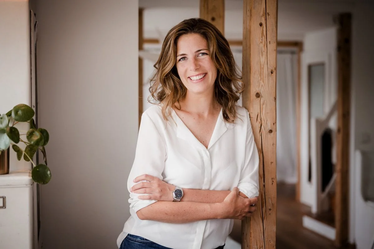 Miriam blitzt Miriam Mehlman Fotografie Business Portrait