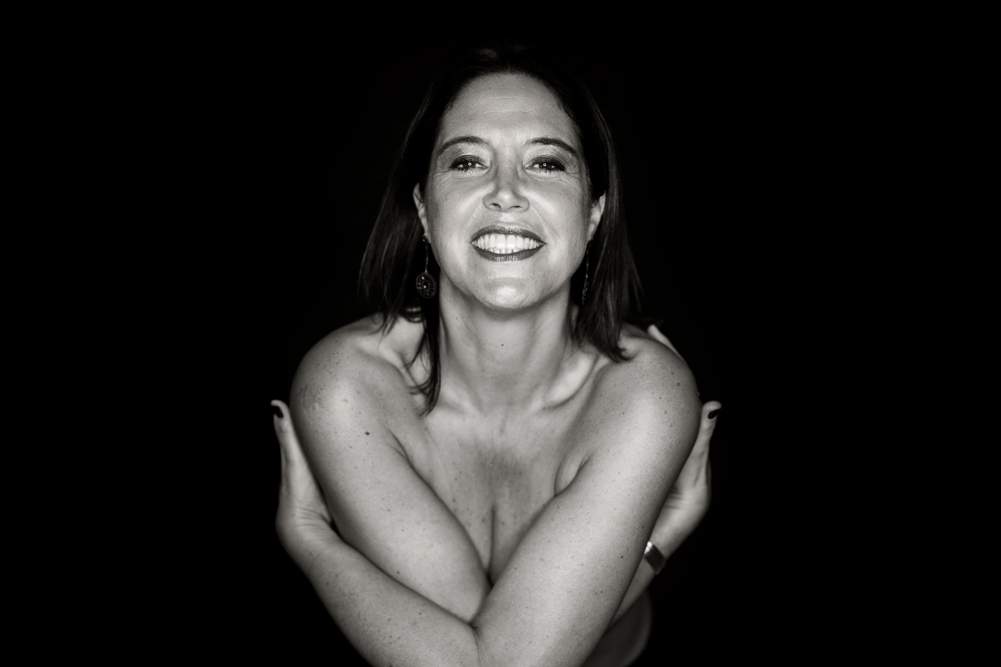 Authentisches Frauenportrait in Wien, Selflove Shooting bei Miriam Mehlman Fotografie, Fokus auf Selbstbewusstsein und Ausstrahlung.